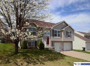 2704 Hunter Dr, Bellevue, NE 68123