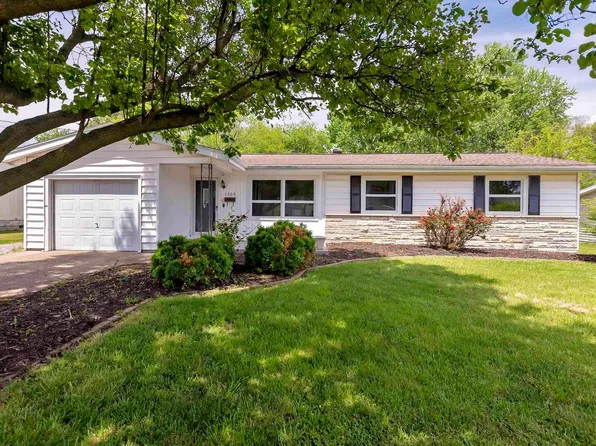 1202 W White St, Marion, IL 62959