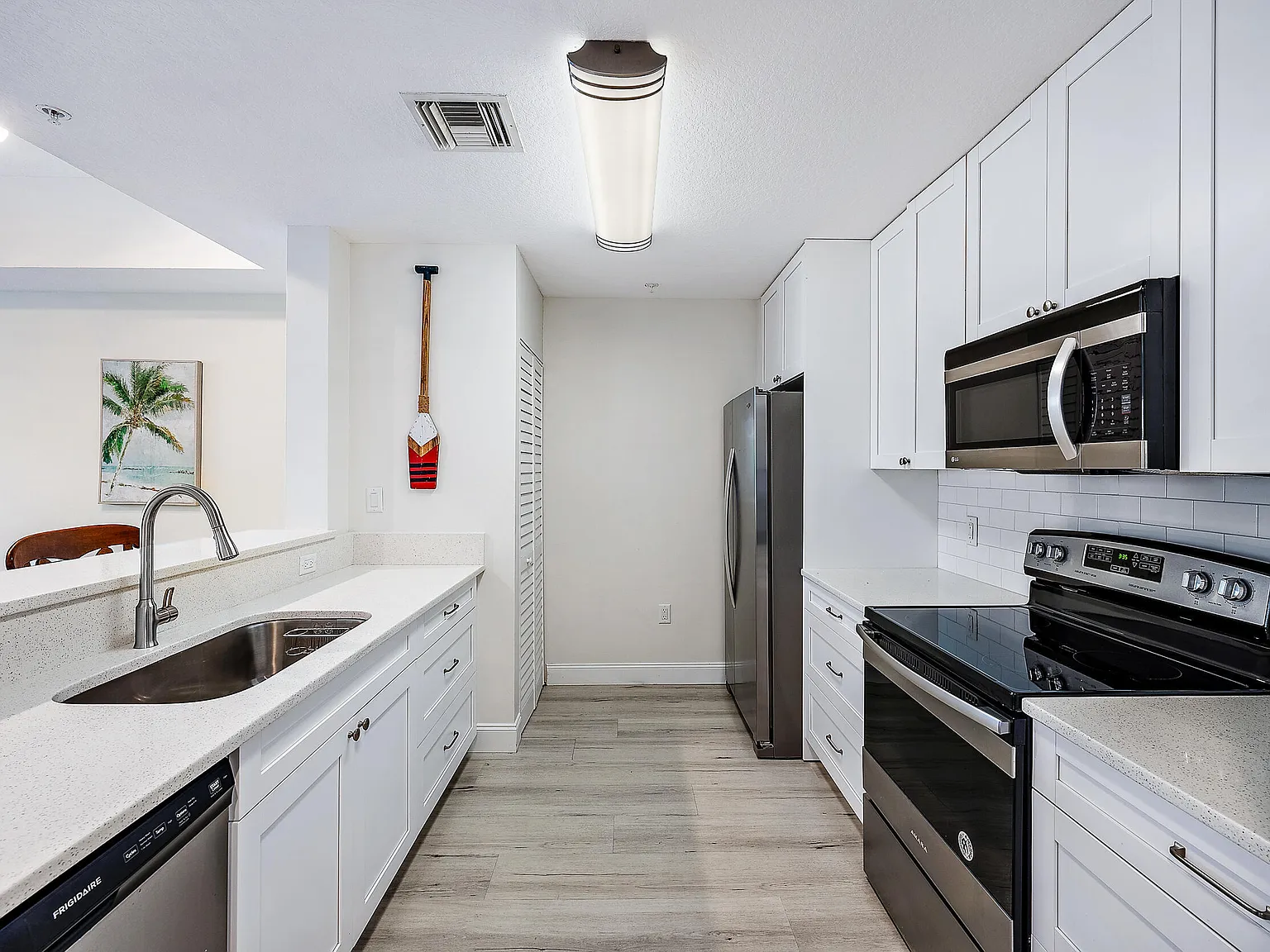 2 bed, 2.0 bath, 1131 sqft, $5,000 — Photo 4