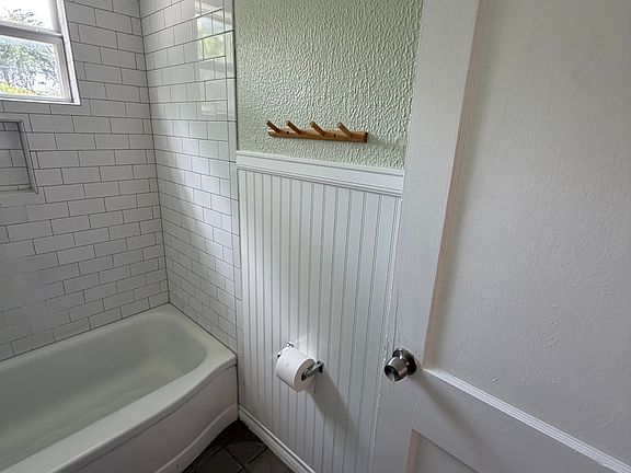 5th image of 2932 Moss St