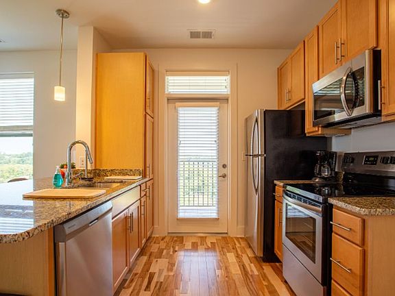 4th image of 1021 Carlisle Ave #120B