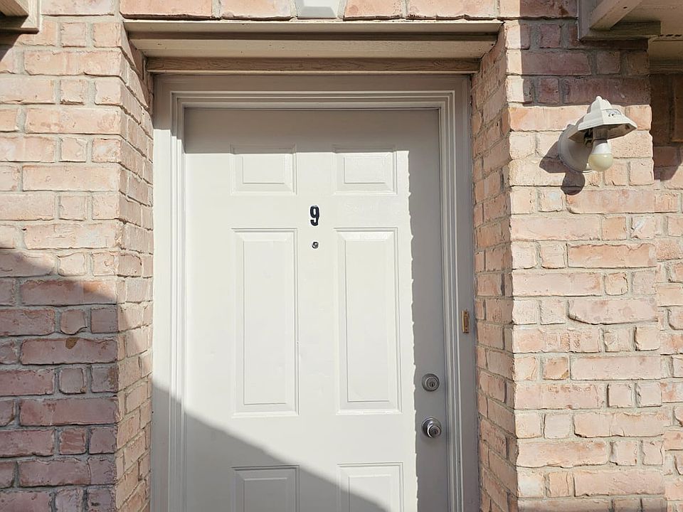 1st image of 1810 Lexington Cir #9
