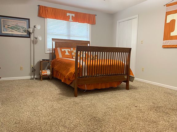 BDRM3- WALK IN CLOSET 