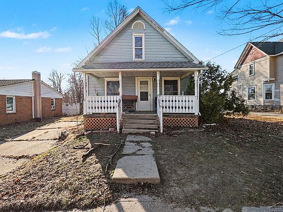 2nd image of 272 S Maple St