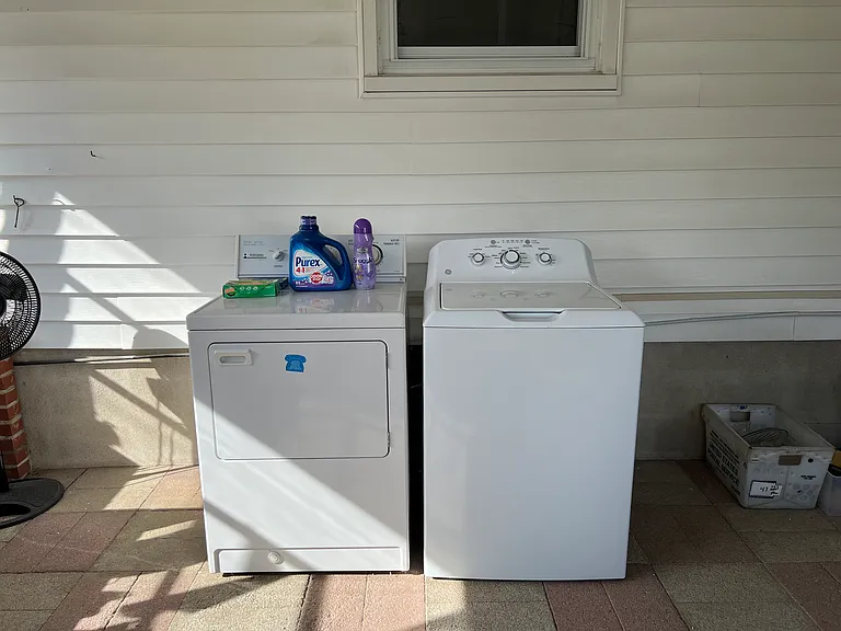 Maple St — Photo 8