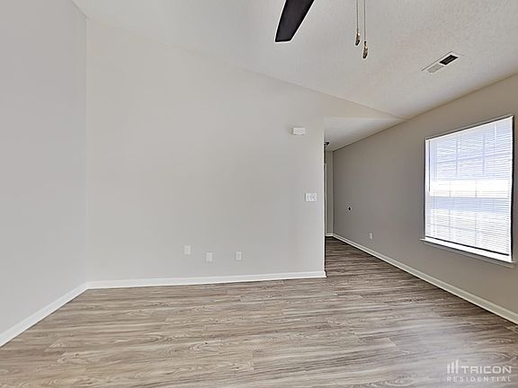 3rd image of 9607 Aventide Ln