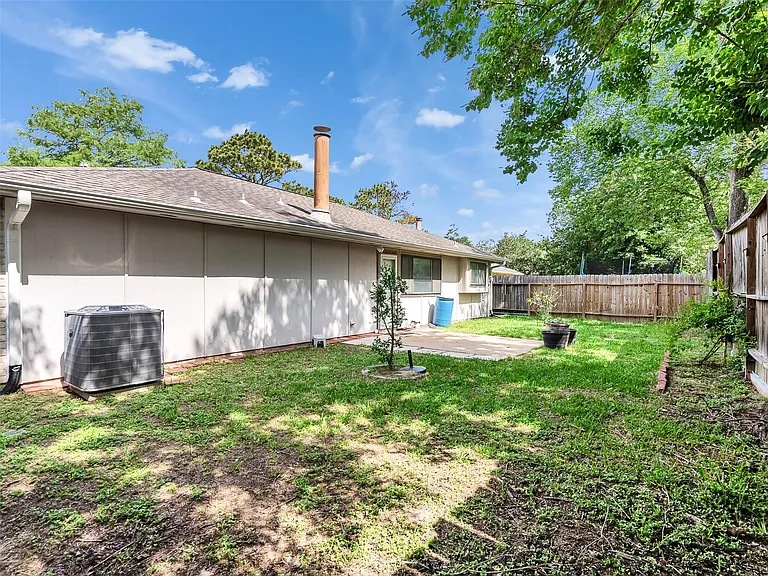 2554 Olympus Dr — Photo 30