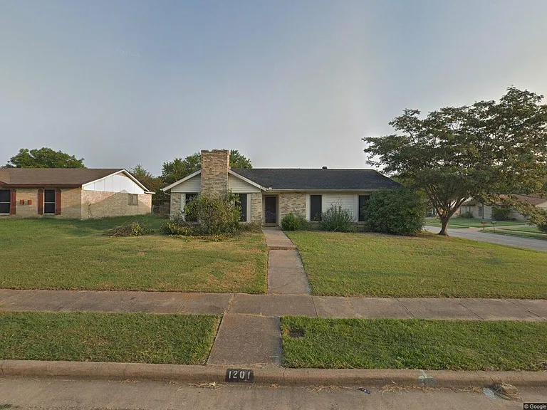 1201 Meadow Creek Dr — Photo 1