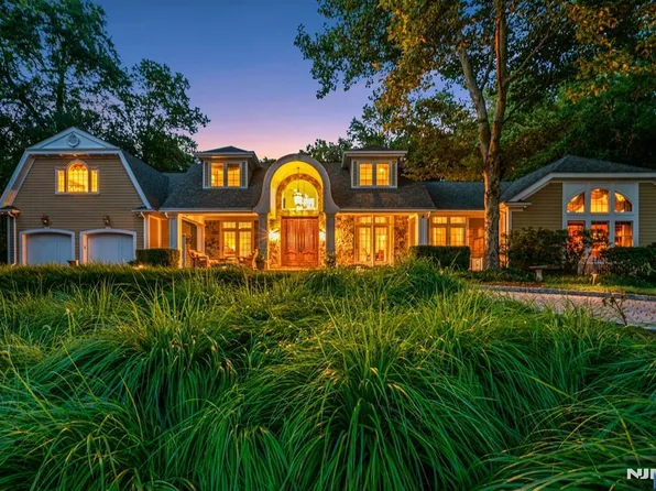 88 Bayberry Drive, Mahwah, NJ 07430