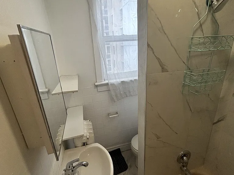 28 Springhurst Ave #6 — Photo 9