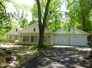 6105 Lakeshore Dr W, East Stroudsburg, PA 18302