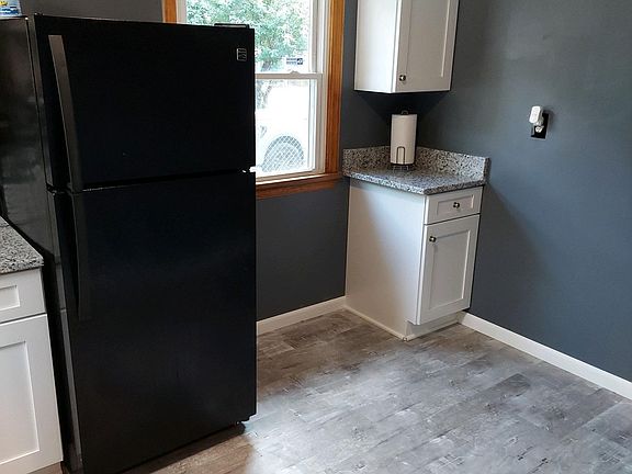 3rd image of 619 Main St