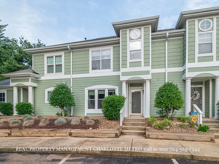 17429 Tuscany Ln — Photo 1