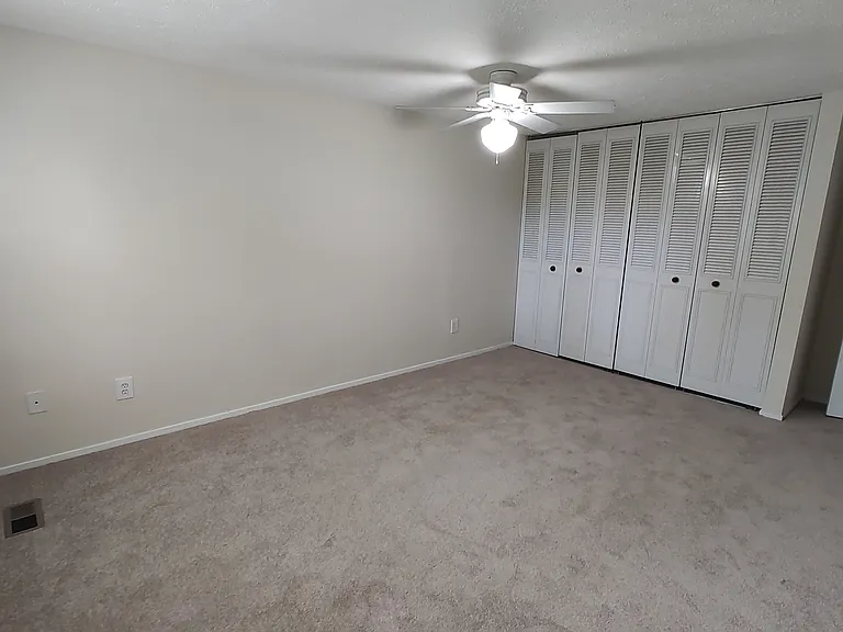 8638 Saxon Cir — Photo 16