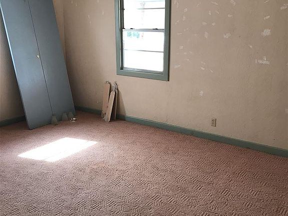 3rd image of 801 S Main Ave