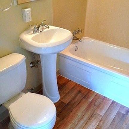 5th image of 1120 NE 43rd St APT 106