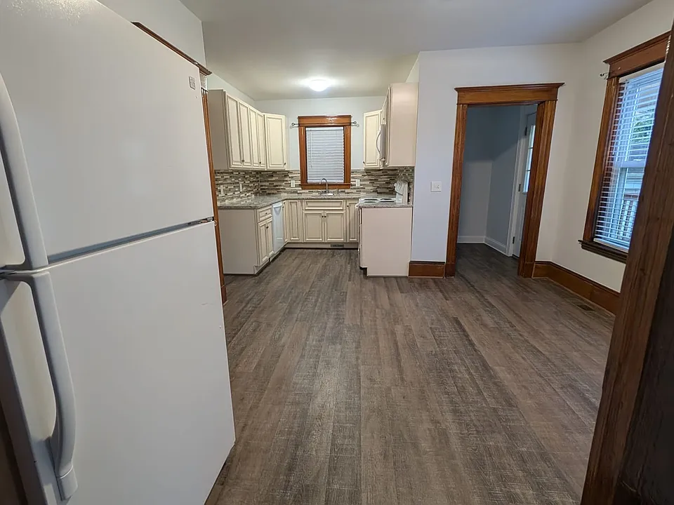 8 Howard Ave #1