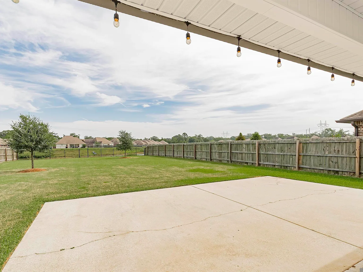 3 bed, 1689 sqft, $2,400 — Photo 3