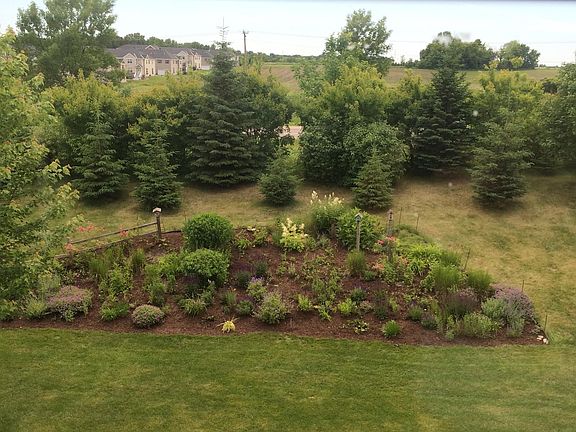2nd image of 945 Parkview Ln