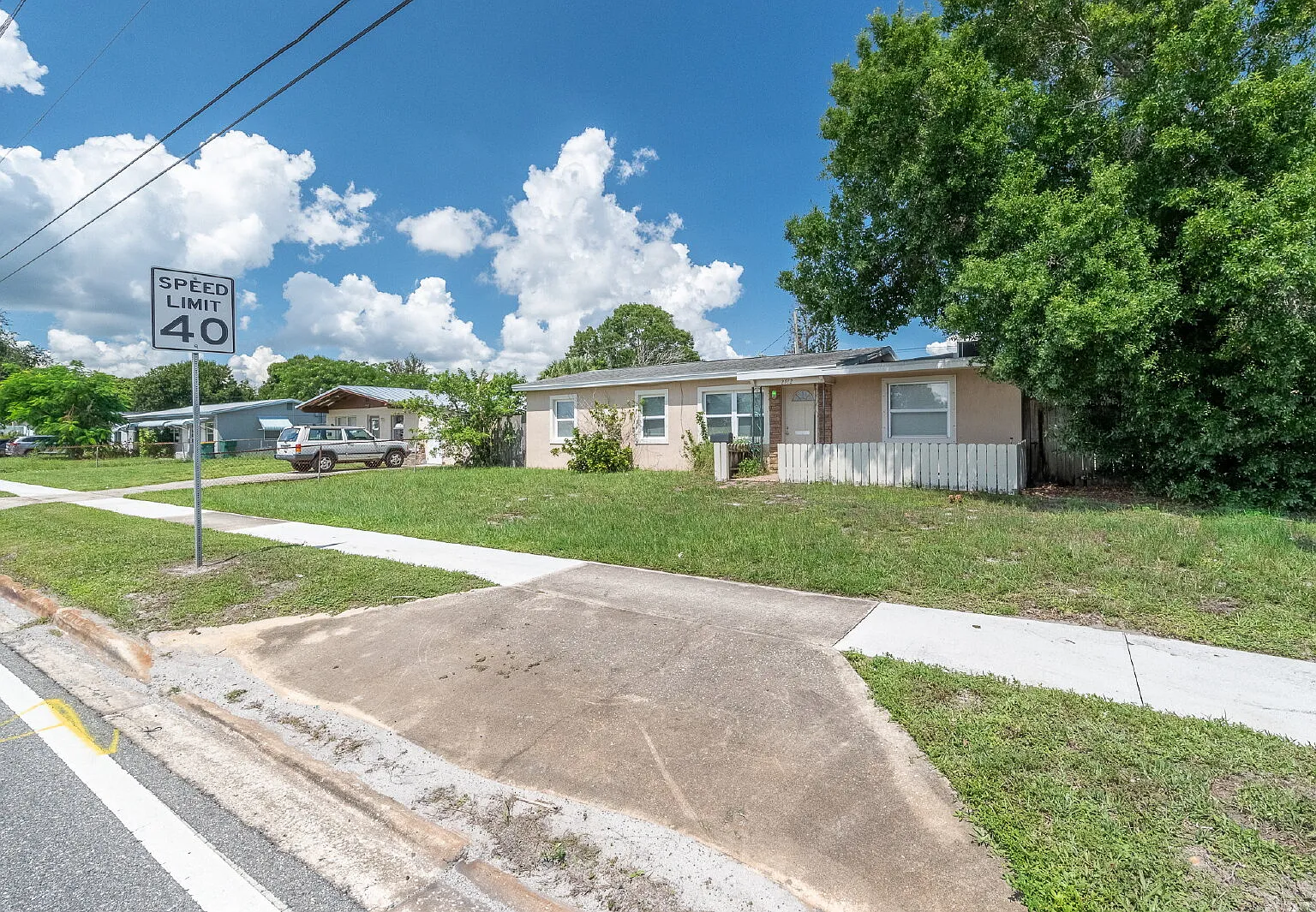 3 bed, 2.0 bath, 1128 sqft, $1,800 — Photo 3