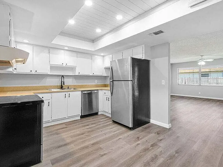 9046 E Highland Pines Blvd — Photo 2