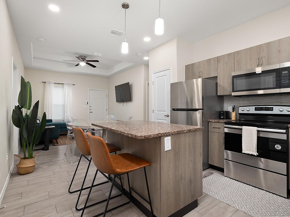 1st image of 5105 N Hiawatha Dr Unit 4