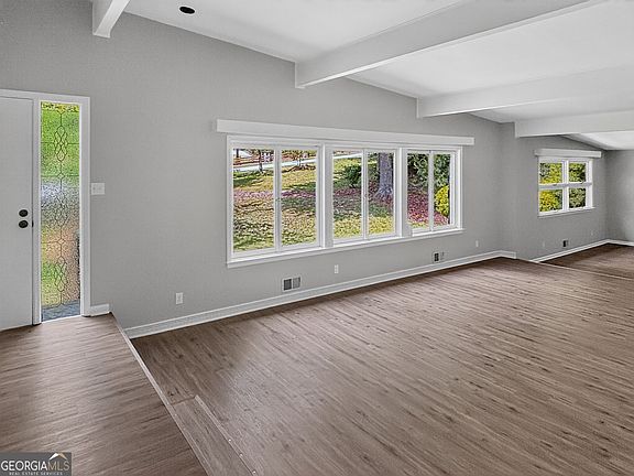 5th image of 703 Laurel St