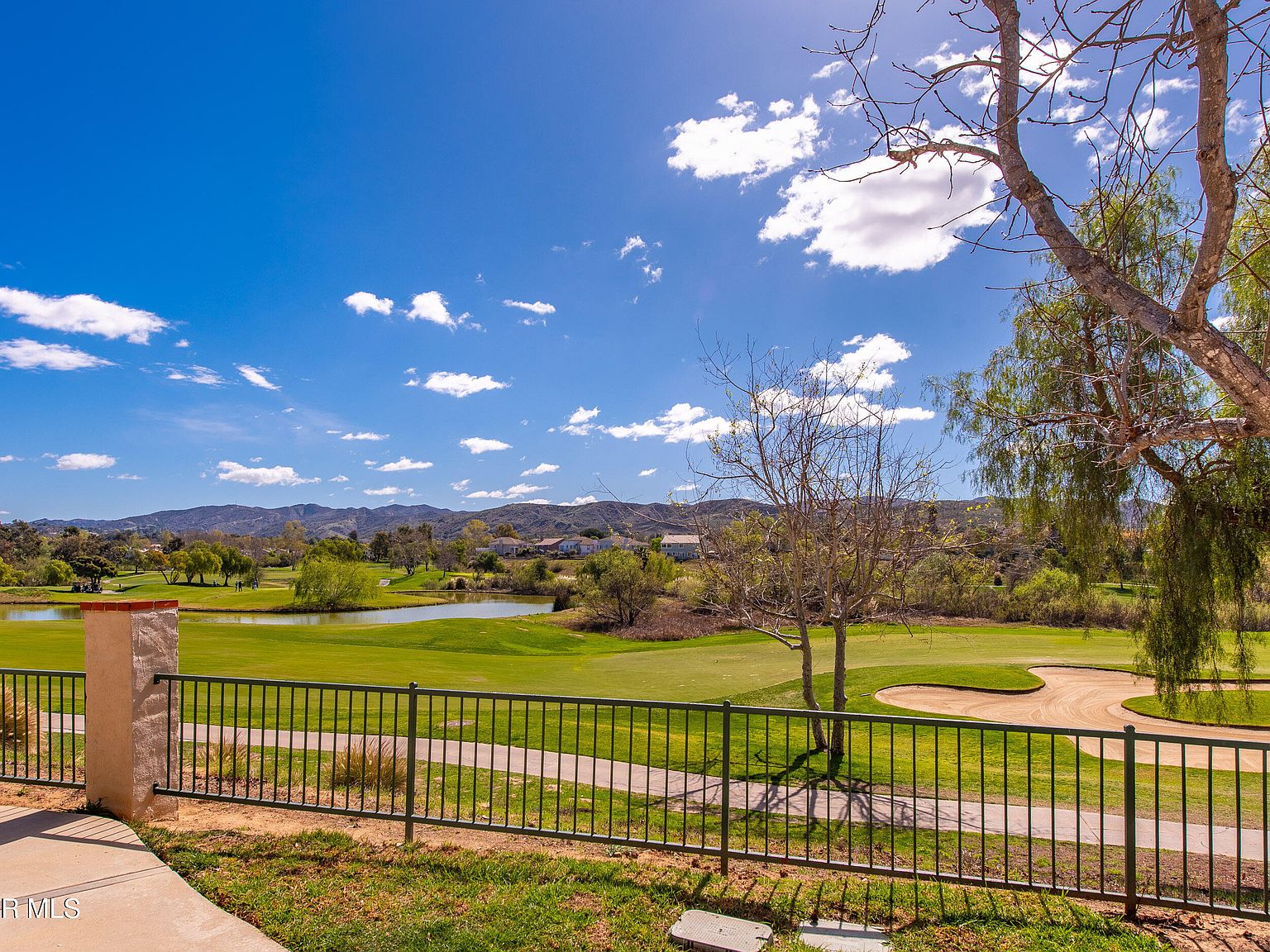 422 Country Club Dr APT B