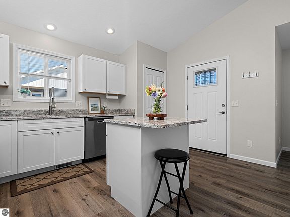 3rd image of 1139 Olive Pl