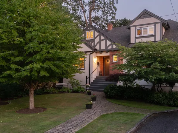 2125 Central Ave, Oak Bay, BC V8S 2R4