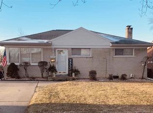 23004 Brookdale Blvd, Saint Clair Shores, MI 48082