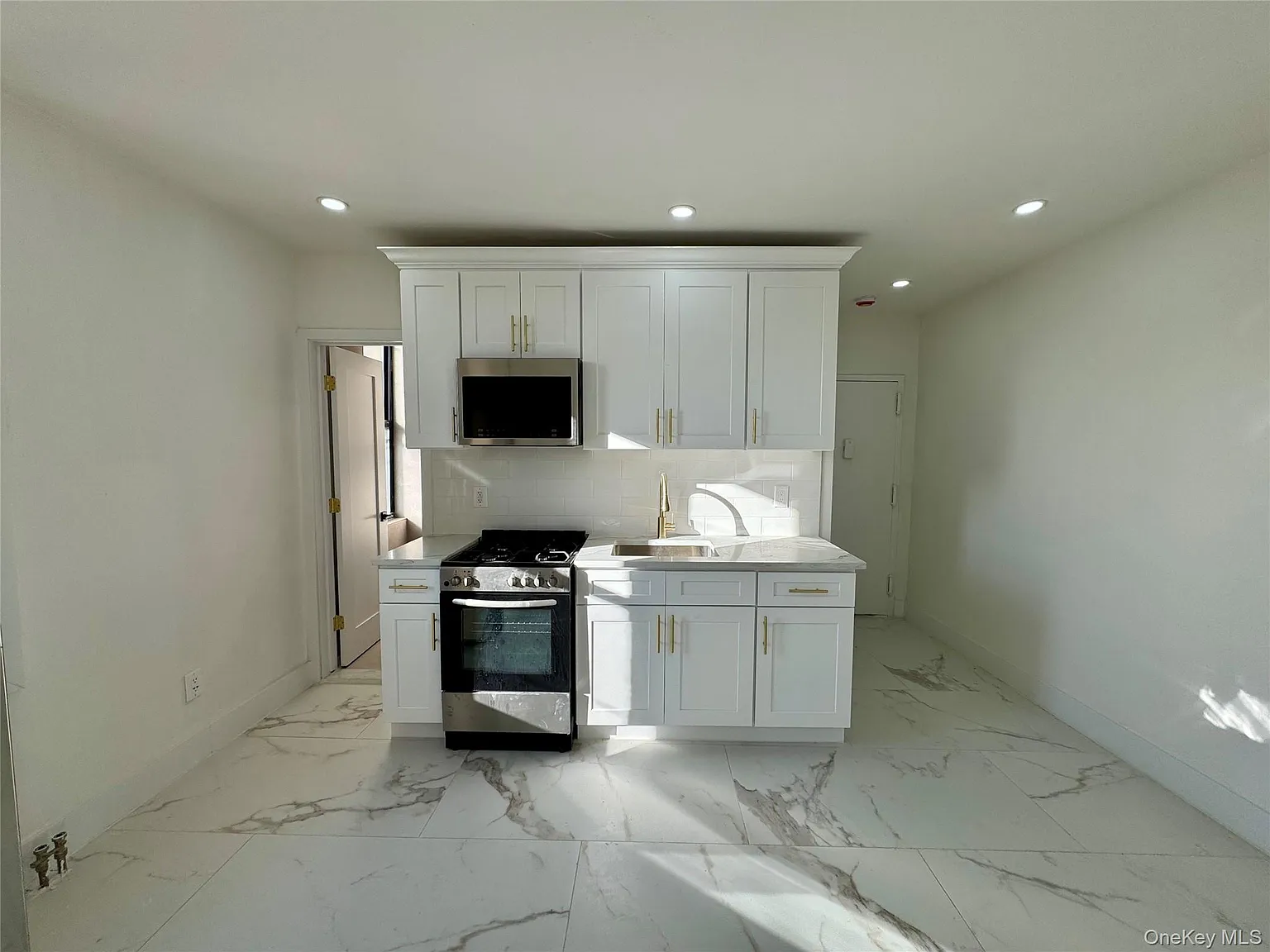 1 bed, 1.0 bath, $2,500 — Photo 1