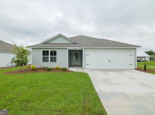 47 Cypress St, Ray City, GA 31645