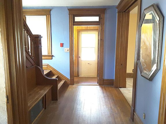 4th image of 604S S Buchanan St