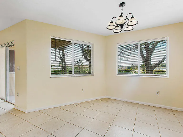 8460 NW 40th St #8460 — Photo 9