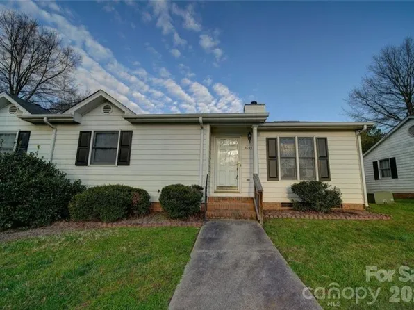 6027 Crape Myrtle Ln, Charlotte, NC 28216