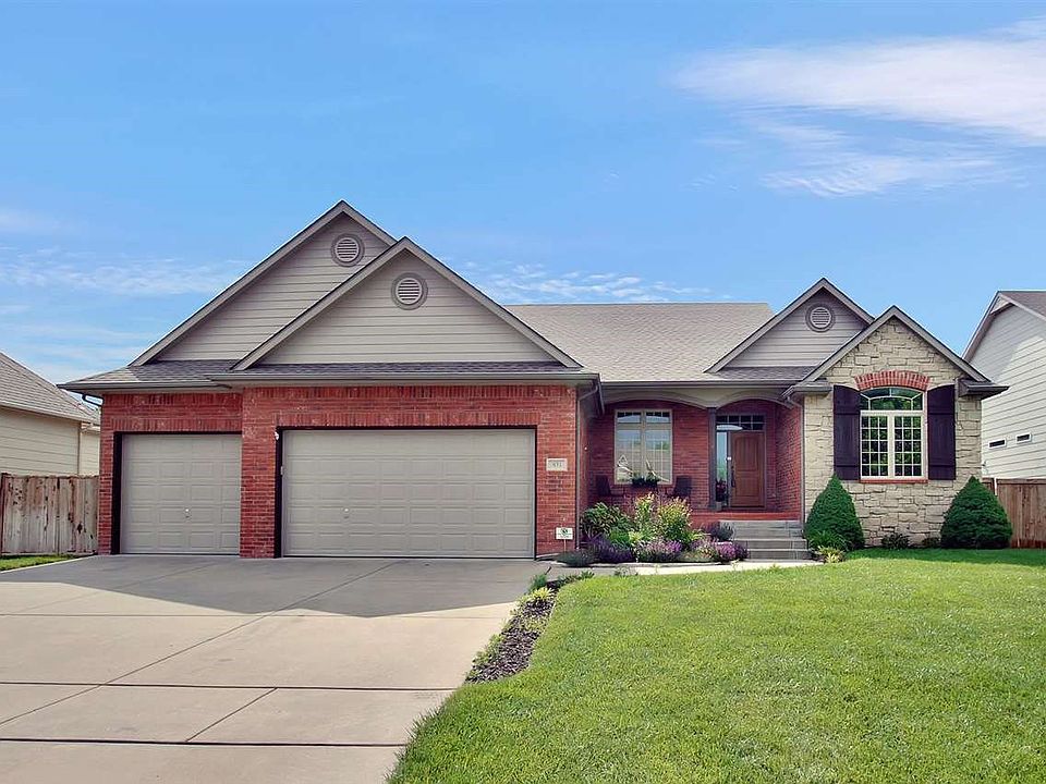 1st image of 831 N Crescent Lakes Pl
