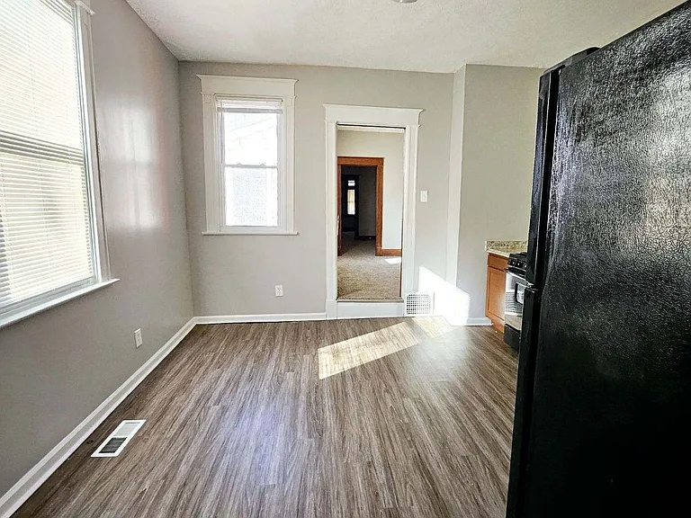 2422 Warren St — Photo 4