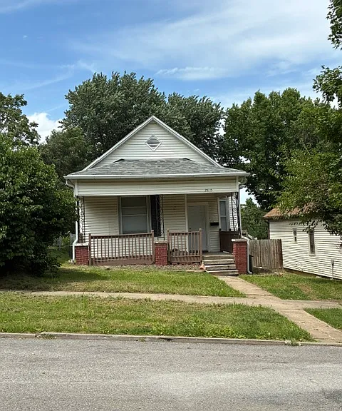 2815 Olive St — Photo 1
