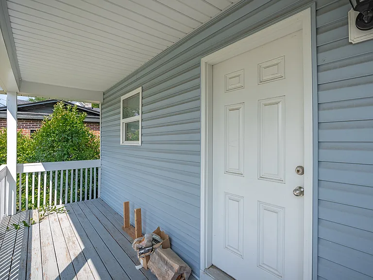 1016 Arlington St — Photo 2