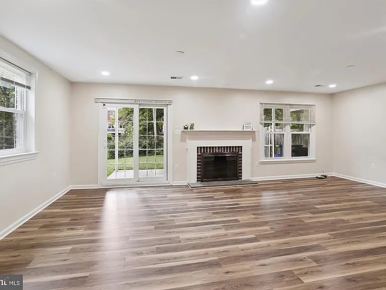 7561 Heatherton Ln — Photo 27
