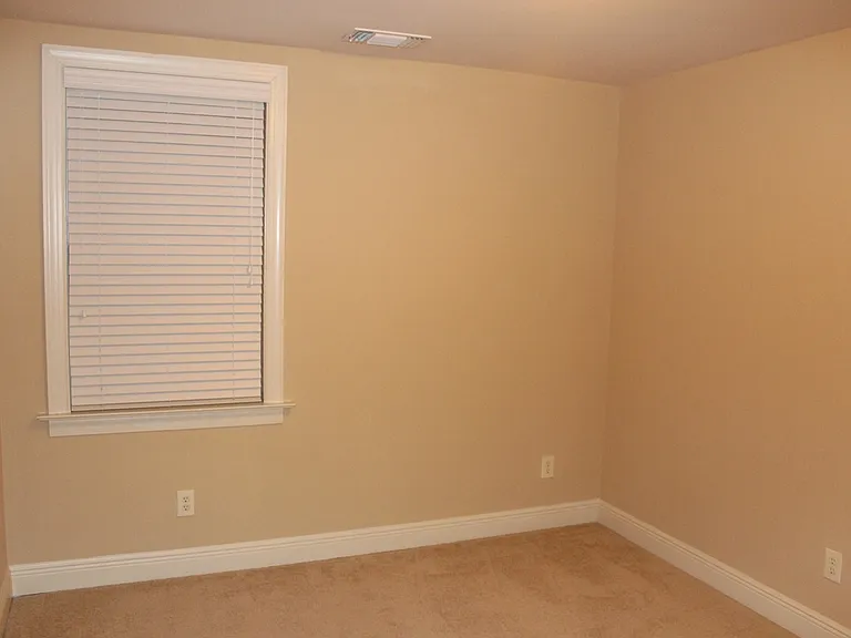 9821 Helmsley Cir — Photo 32