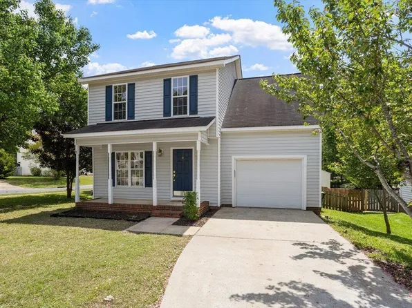 528 Arbor Creek Dr, Holly Springs, NC 27540