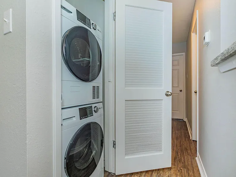REGENCY PLACE APARTMENTS — Photo 18