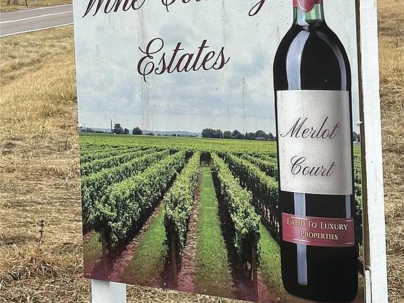 4th image of 15 Merlot Ct