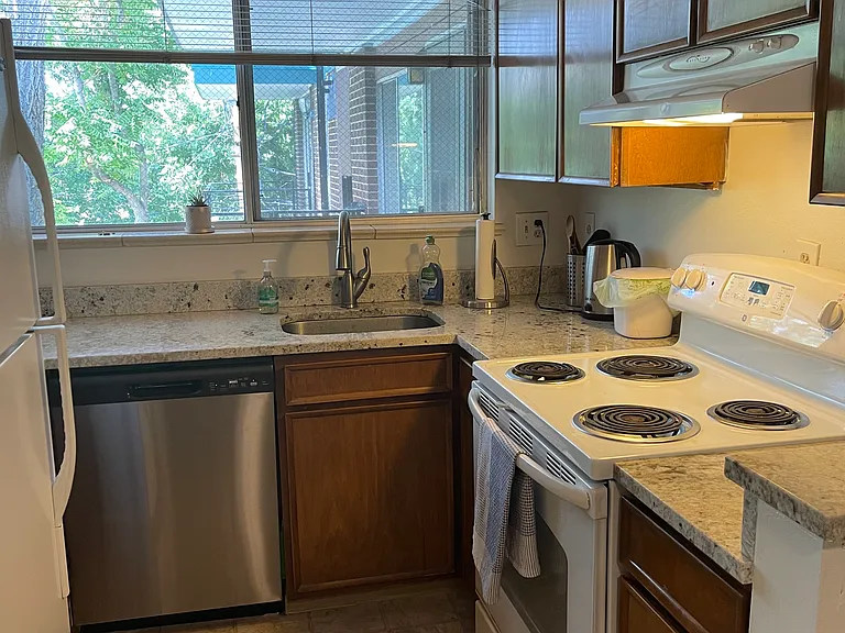 875 Alpine Ave #2 — Photo 1