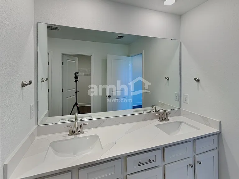 3319 Muscatine Ave — Photo 12