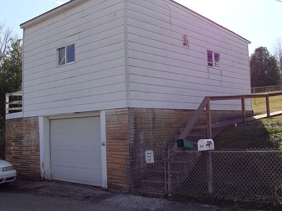 Detached garage
