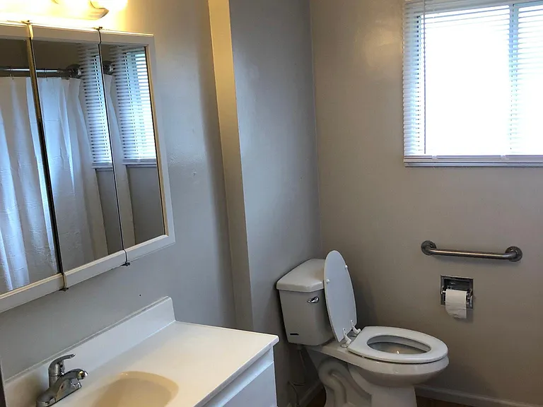 1720 Barton St — Photo 11