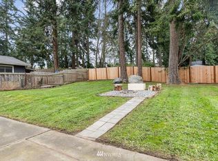 4322 Rhododendron Dr, Oak Harbor, WA 98277